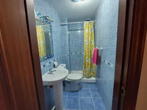 Beautiful 2-Bed Apartment next to Gibraltar - Image 2