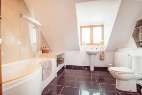 Threeways Retreat with Heated Swimming Pool - Image 4