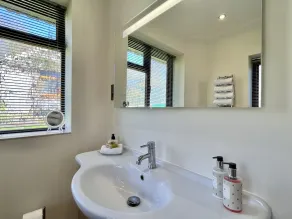 Beacon Cottage by inspirestays.com - a cottage that sleeps 2 guests in 1 bedroom - Image 5