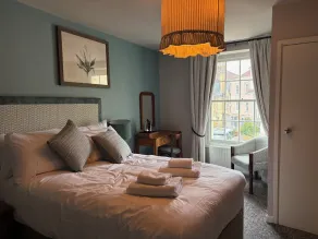 Oak House - Image 3