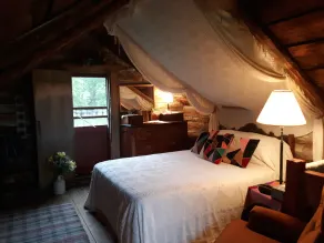 Cozy Pioneer's Cabin on a Peaceful Family Farm - Image 5