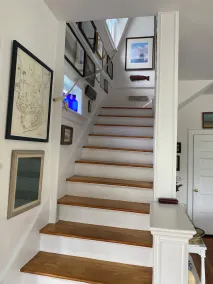 Gracious, Airy New London Cottage, Steps from Private Beach - Image 2