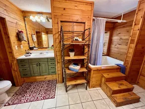 August Place - Hot Tub, Community POOL, Game Table - Image 5