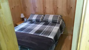Petite cabine avec 100 'Waterfall privé sur 24 Acres - Image 5
