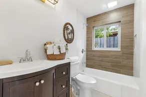 Stylish Poolside 2-Bed, 2-Bath Unit with Private Yard at Pompano Beach Pointe - Image 3