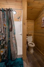 Charming farmhouse, full kitchen, private back deck, fire pit, quiet area - Image 2