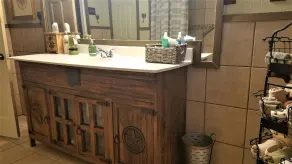SOUTH FORK INN, RANCH HOME,SLEEPS 15, DOWN THE ROAD FROM SILOS, HUGE YARD!! - Image 4