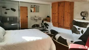 Usædvanlig gîte i klippen med udsigt over garriguen - Image 5