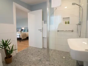 Luxury Villa Six Suites Private Path to Sea - Image 2