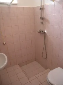 Holiday home with pool, Wi-Fi and air conditioning - Image 3