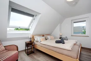 Holiday Apartment 'Newly Renovated Attic Apartment' with Wi-Fi - Image 4