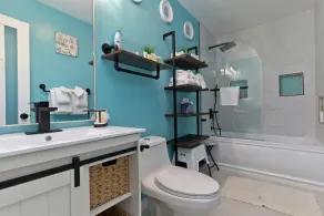 Bedroom Luxury Condo Steps to Lifts. - Image 4