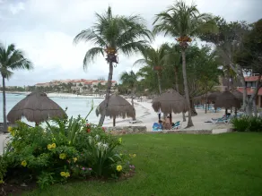 Beachfront placering med 2 Pools; Privat terrasse - Image 2