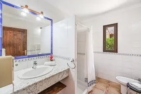 Casa de vacaciones Villa Karen con piscina y Wi-Fi - Image 5