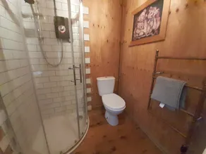 Cosy Lodge completely on your own in an acre of land. and will take 2 dogs - Image 2