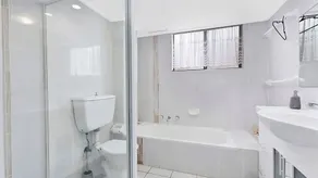 Sundowner Apartment 9 - Image 2