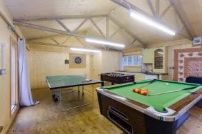 Luxury Forest Lodge with Games Room in Idyllic Location - Dog friendly, sleeps 8 - Image 2