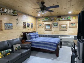 John Deere Tiny House #275 at Copperas Creek - Image 4