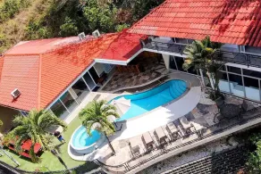 10 Bedroom Villa  - 8 minutes to Downtown/Beach/Cocal Casino - Image 3