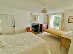 Superb country house with extensive grounds. Sleeps 13 +  - Image 2