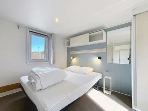 Accessible Comfort Mobile Home: 4 Guests, 200m from Beach, Heated Pool, Fitness Room, Parking - Image 5
