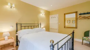 Vine Cottage, Charlbury - sleeps 2 guests  in 2 bedrooms - Image 5