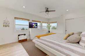Cozy 3BR Renovated Home with Scenic Views! Near Downtown/Airport/Gaslamp Quarter - Image 4
