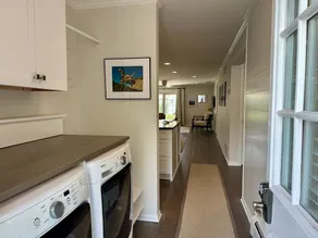 Walk to Beach! Quiet, Updated Main Floor Condo, Monthly Rental! - Image 2