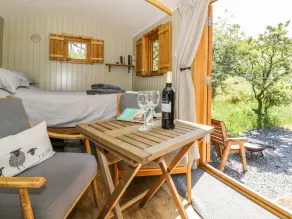 MOELFRE - SHEPHERDS HUT, romantic, with hot tub in Llanbedr - Image 5