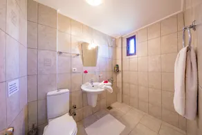 Central Kalkan opposite Taxi Rank, 3 bedrooms, stunning views from roof terrace - Image 4