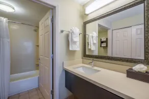 2 Bedroom | Free Breakfast. Seasonal Outdoor Pool - Image 5