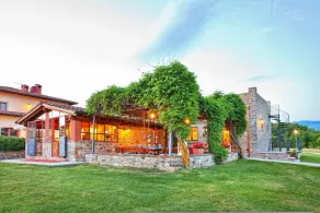 Villa en Poppi con 8 habitaciones, capacidad 18 - Image 3