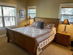 Private Retreat at River Wild in Mt Bachelor Village, Private HotTub, A/C, WiFi - Image 4