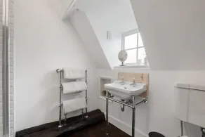 Appartamento-Bagno privato-Rayne Road - Image 2