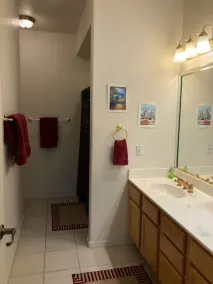 3 sovrum med svit !! Rymligt stadshus med två våningar med pool och spa + 2-bil garage - Image 4