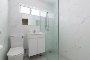 2-Bed Apartment Near Manly Beach - Image 2