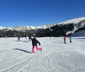 1 hr to ski ,420ok, Free RV parking, Private home, dogs are welcome. Great loc - Image 2