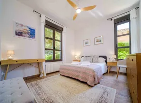 Villa Abaesko, con Jardín y Piscina Privada - Image 4