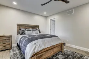 Spotless and Simple Trendy Condo Chatham/Springfield - Image 4