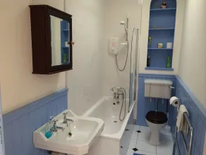 Beautiful Apartment On The Edge Of Edinburgh’s Historic New Town - Image 4