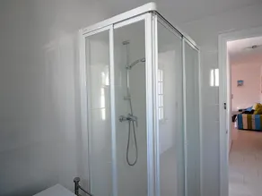 Penthouse lumineux près de la plage avec 2 terrasses, BBQ, et parking – WiFi saisonnier inclus - Image 5