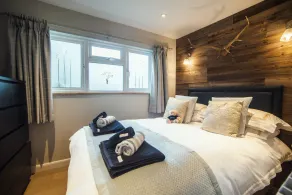 1-bedroomed self contained garden annexe with private courtyard & close to beach - Image 4