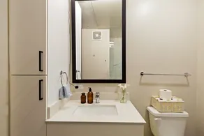 12min Downtown, 6min Domain with Pool and Free Parking - Image 5