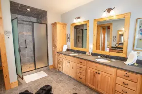 Mountainside Cabin in Luxury Community - Image 3