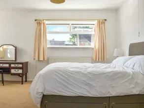 4 bedroom accommodation in Evesham - Image 5