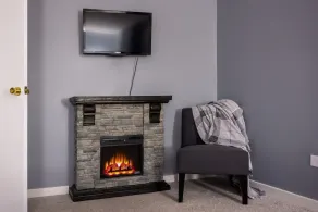 Spacious Guest Suite with Private Entrance, Hot tub, 2 Bedrooms, 1 Bath - Image 4