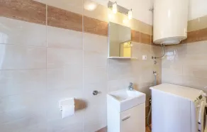 3 Bedroom Gorgeous Apartment In Muntic - Image 5