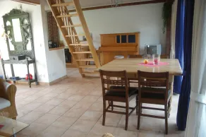 Bright, sunny house in a quiet location - Image 5