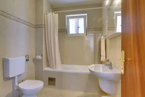 Nuevo piso de vacaciones con aparcamiento, clima en una zona tranquila de Pula - Image 2