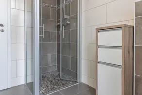 Bright and friendly: This modern first floor apartment offers approx - Image 3